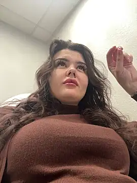 Snapshot of NikaMur chatting on 01.21.25 NikaMur online show from 01.21.25