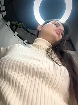 Snapshot of NikaMur chatting on 01.27.25 NikaMur online show from 01.27.25