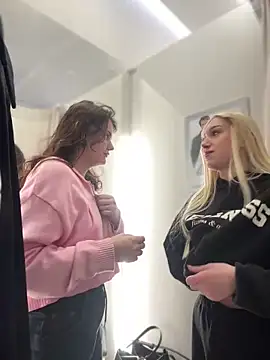 Snapshot of NikaMur chatting on 02.02.25 NikaMur online show from 02.02.25