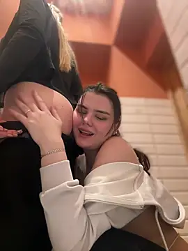 Snapshot of NikaMur chatting on 02.03.25 NikaMur online show from 02.03.25