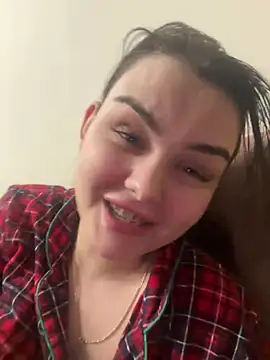 Snapshot of NikaMur chatting on 02.04.25 NikaMur online show from 02.04.25