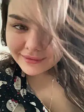 Snapshot of NikaMur chatting on 02.05.25 NikaMur online show from 02.05.25