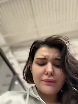 Snapshot of NikaMur chatting on 02.05.25 NikaMur online show from 02.05.25