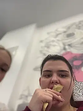 Snapshot of NikaMur chatting on 02.11.25 NikaMur online show from 02.11.25