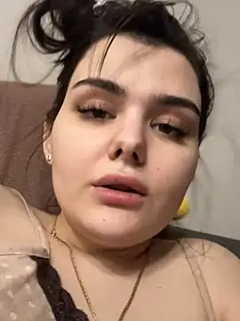 Snapshot of NikaMur chatting on 02.26.25 NikaMur online show from 02.26.25