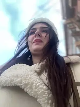 Snapshot of NikaMur chatting on 03.04.25 NikaMur online show from 03.04.25