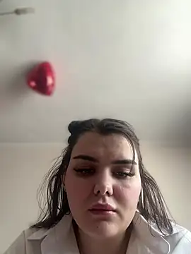 Snapshot of NikaMur chatting on 03.09.25 NikaMur online show from 03.09.25