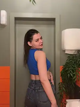 Snapshot of NikaMur chatting on 03.11.25 NikaMur online show from 03.11.25