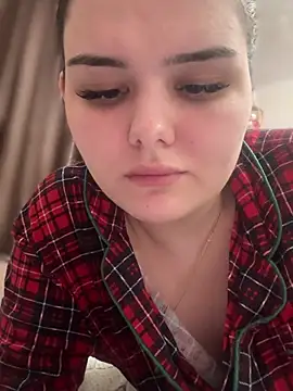 Snapshot of NikaMur chatting on 03.19.25 NikaMur online show from 03.19.25