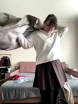 Snapshot of NikaMur chatting on 10.06.25 NikaMur online show from 10.06.25