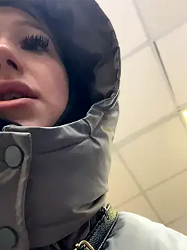 Snapshot of NikaMur chatting on 10.10.25 NikaMur online show from 10.10.25