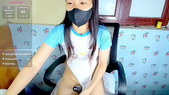 Snapshot of __Saphia__ chatting on 11.11.25 Saphia online show from 11.11.25