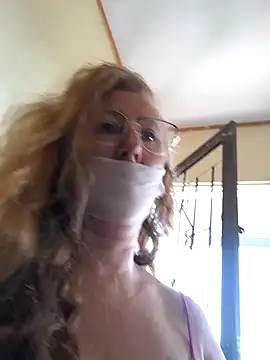 Snapshot of MILEIDE980 chatting on 03.06.25 MILEIDE980 online show from 03.06.25