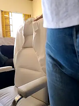 Snapshot of MILEIDE980 chatting on 03.18.25 MILEIDE980 online show from 03.18.25