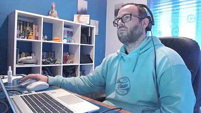 ravingr4d4 online show from 02.04.25