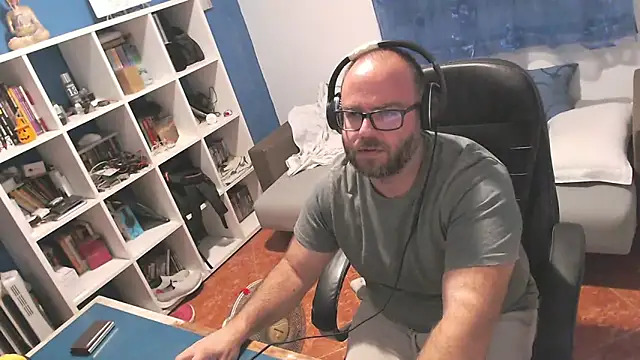 ravingr4d4 online show from 09.29.25