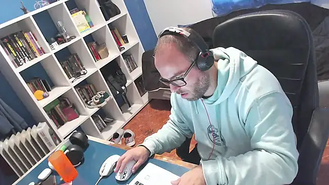 ravingr4d4 online show from 11.12.25