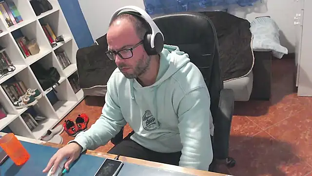 ravingr4d4 online show from 11.12.25