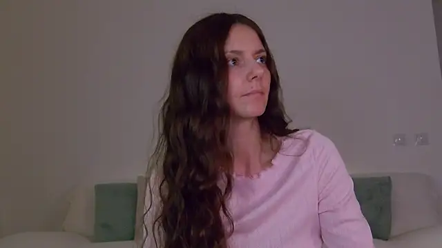 Snapshot of LilyRoselyn chatting on 10.15.25 LilyRoselyn online show from 10.15.25