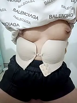 Snapshot of SweetGirl2k2 chatting on 09.17.25 SweetGirl2k2 online show from 09.17.25