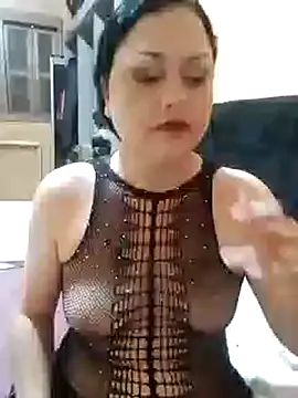 Snapshot of LilithRos3 chatting on 10.17.25 LilithRos3 online show from 10.17.25