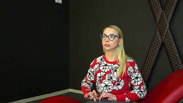 CelineConner online show from 02.17.25