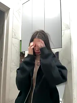 Snapshot of Yunasi chatting on 12.08.24 Yunasi online show from 12.08.24