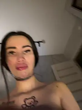 Snapshot of Yunasi chatting on 02.06.25 Yunasi online show from 02.06.25