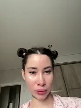 Snapshot of Yunasi chatting on 03.11.25 Yunasi online show from 03.11.25