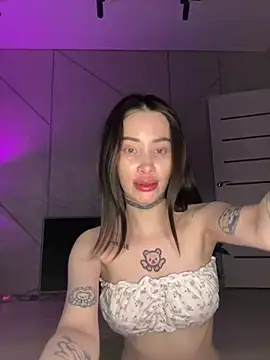 Snapshot of Yunasi chatting on 03.22.25 Yunasi online show from 03.22.25