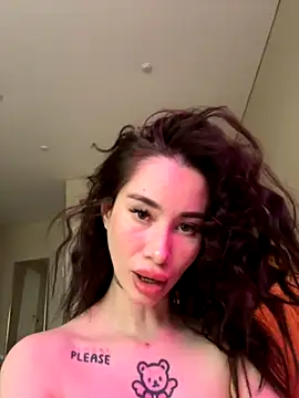 Snapshot of Yunasi chatting on 09.19.25 Yunasi online show from 09.19.25