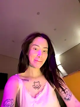 Snapshot of Yunasi chatting on 09.28.25 Yunasi online show from 09.28.25