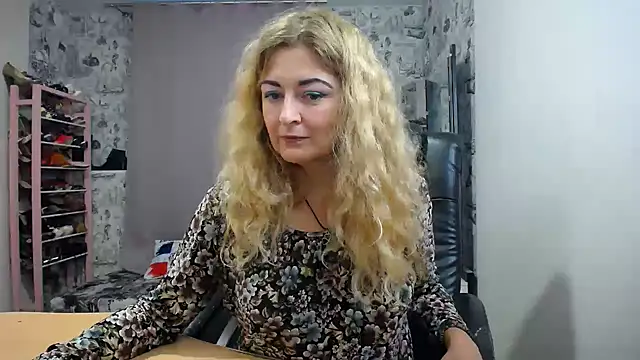 Helen1974 online show from 10.22.25