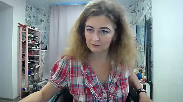Snapshot of Helen1974 chatting on 06.30.26 Helen1974 online show from 06.30.26