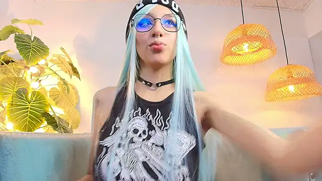 Snapshot of bellablack27 chatting on 09.23.25 bellablack27 online show from 09.23.25