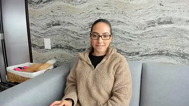 Snapshot of Sophi__a chatting on 02.11.25 Sophi a online show from 02.11.25