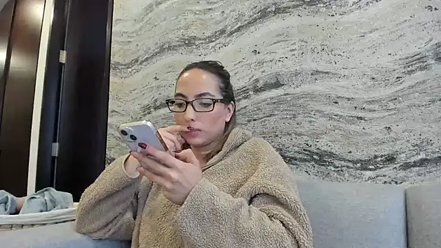 Snapshot of Sophi__a chatting on 02.19.25 Sophi a online show from 02.19.25