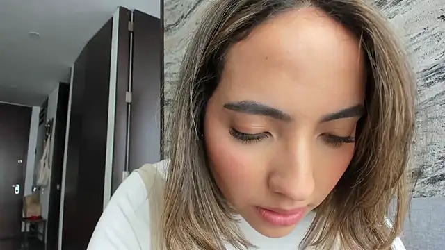 Snapshot of Sophi__a chatting on 02.21.25 Sophi a online show from 02.21.25