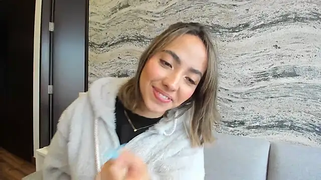 Snapshot of Sophi__a chatting on 03.19.25 Sophi a online show from 03.19.25