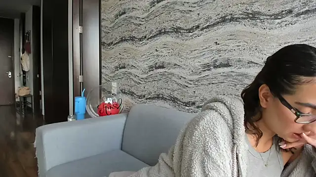 Snapshot of Sophi__a chatting on 10.21.25 Sophi a online show from 10.21.25