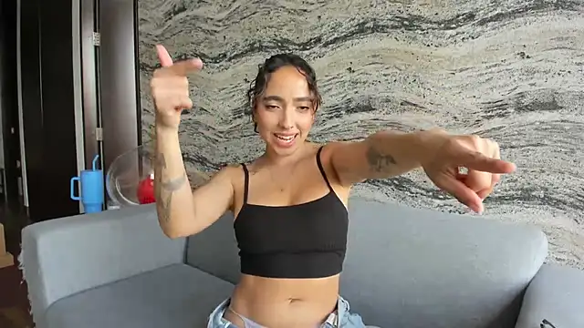 Snapshot of Sophi__a chatting on 10.24.25 Sophi a online show from 10.24.25