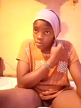 Snapshot of cute_naimah chatting on 11.02.25 cute naimah online show from 11.02.25