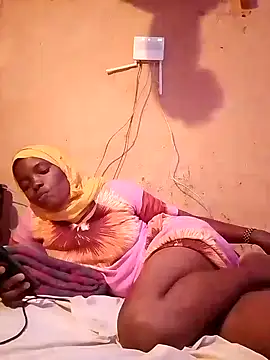 Snapshot of cute_naimah chatting on 11.06.25 cute naimah online show from 11.06.25