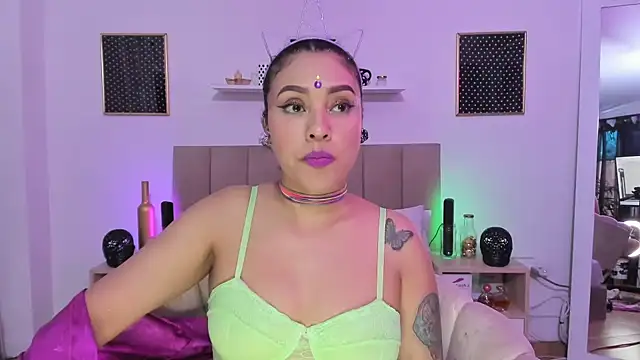 Zoe Gruber online show from 10.18.25