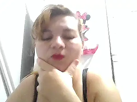 Snapshot of laiscibelle chatting on 02.17.25 laiscibelle online show from 02.17.25