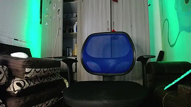 zacwatson  online show from 01.12.25