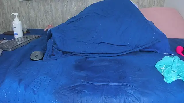 Snapshot of violett_lo chatting on 02.08.25 violett lo online show from 02.08.25