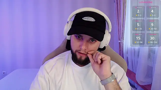 Snapshot of ChillyXO chatting on 11.12.25 ChillyXO online show from 11.12.25