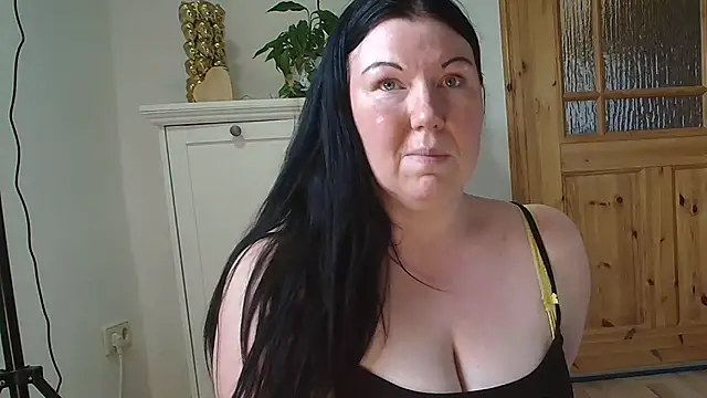 Snapshot of p6w_official chatting on 03.16.25 p6w official online show from 03.16.25