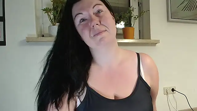 Snapshot of p6w_official chatting on 09.24.25 p6w official online show from 09.24.25